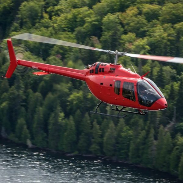 BELL 505 von Bern-Belp zur Landung auf der Jungfrau im Hubschrauber