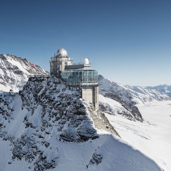 Von Bern-Belp zur Landung auf der Jungfrau im Hubschrauber