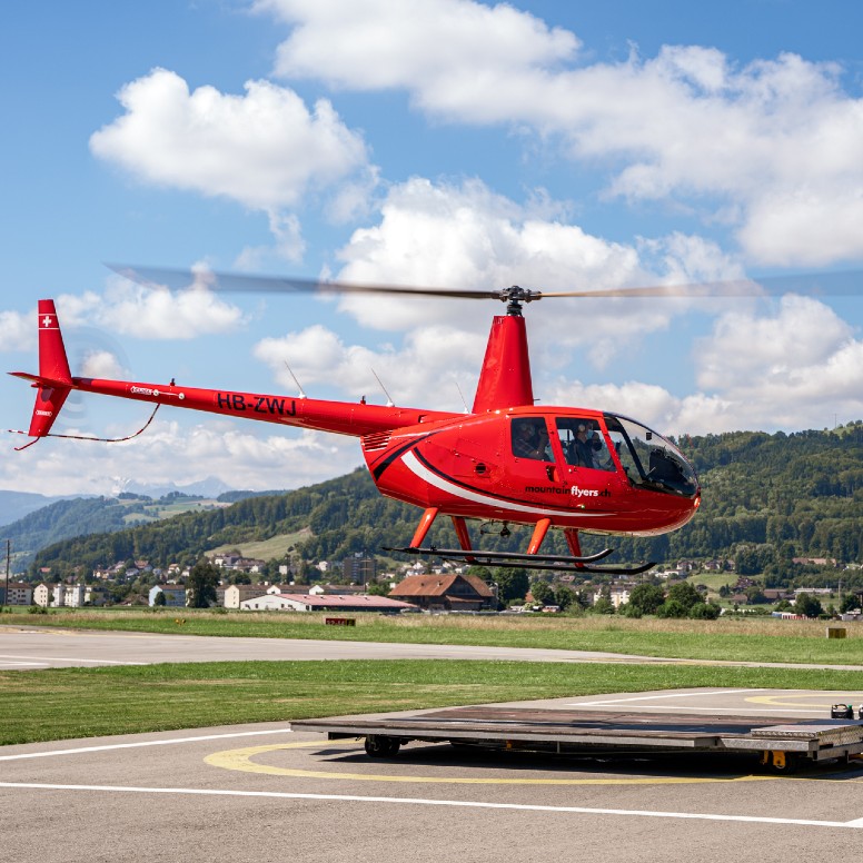 ROBINSON RH44 pour les Alpes bernoises et un brunch en hélicoptère depuis Berne-Belp