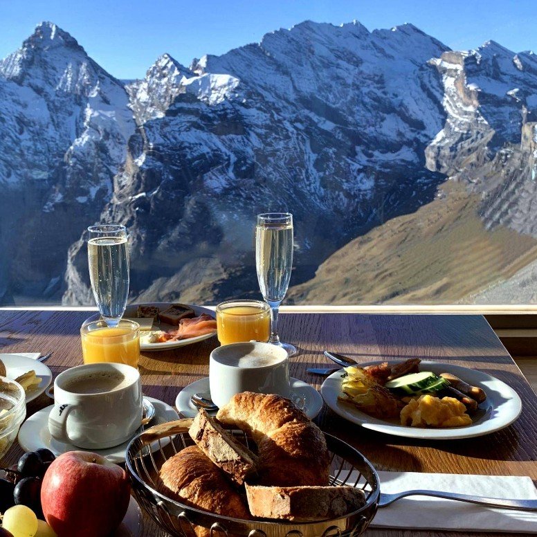 Depuis Berne-Belp en hélicoptère pour les Alpes bernoises et un brunch