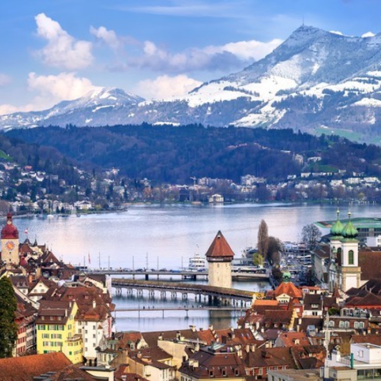 Vol en hélicoptère sur la ville de Lucerne et sur le Rigi