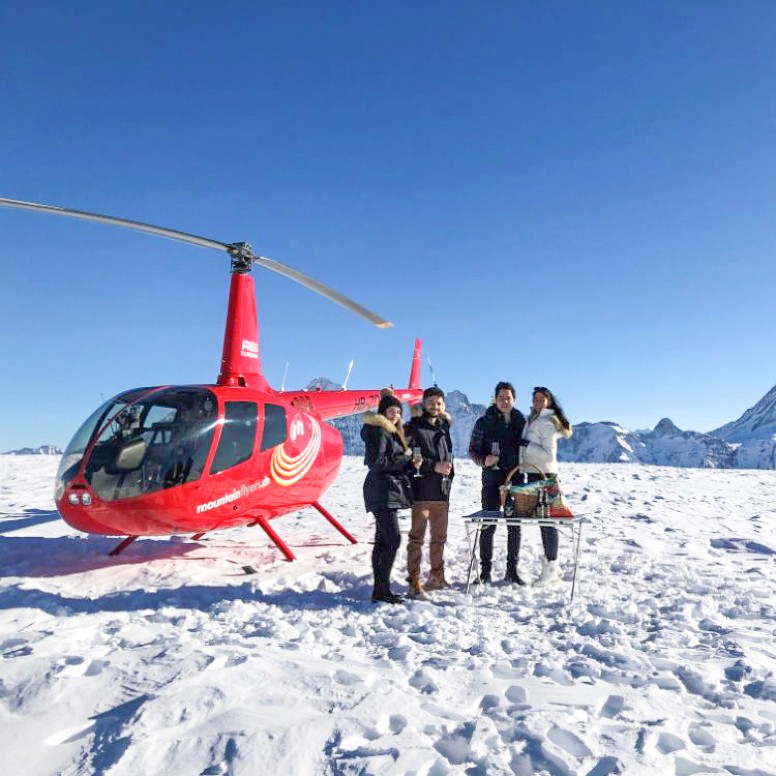 Au départ de Balzers pour un atterrissage sur le Jungfraujoch en hélicoptère