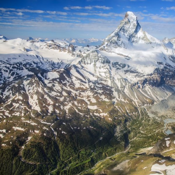 Le Cervin-Matterhorn depuis Locano en hélicoptère