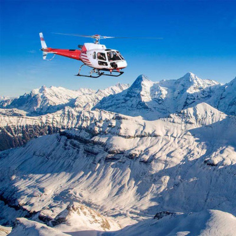 Alpes et pose sur un glacier depuis Balzers en hélicoptère