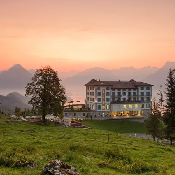 Partenza da Balzers per la Svizzera centrale e atterraggio in elicottero sul Bürgenstock.