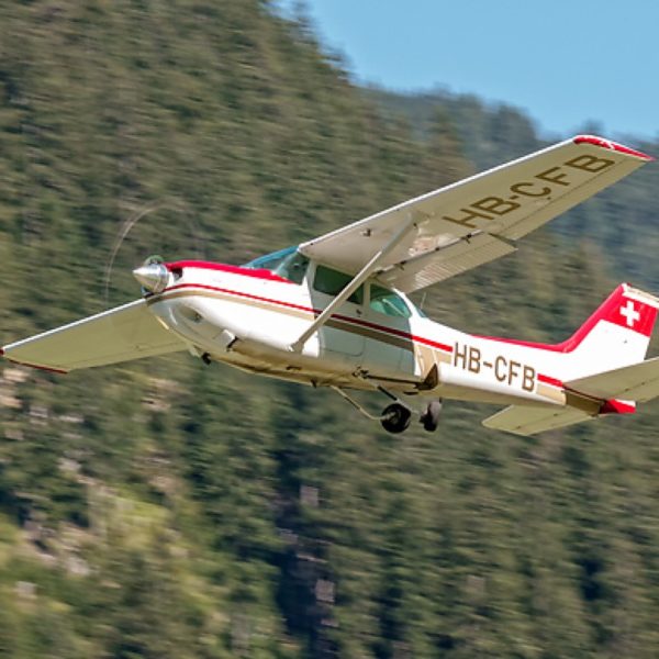 Cessna 172RG pour un vol au-dessus du Seetal en avion au départ de Buttwil