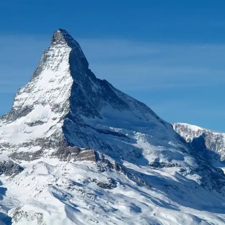 Das Matterhorn im Hubschrauber von Gampel aus