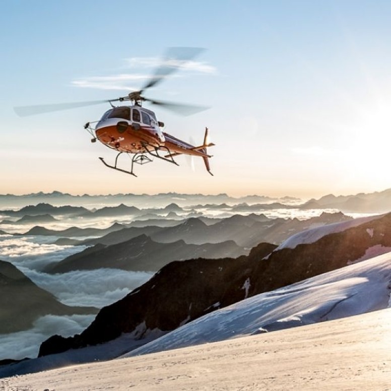 De Saanen vers Eiger-Mönch-Jungfrau en hélicoptère