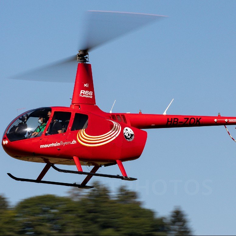 ROBINSON R66 pour atterrissage sur un glacier en hélicoptère depuis Sitterdorf