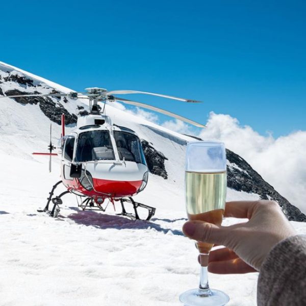 Atterraggio in elicottero sul ghiacciaio Diablerets