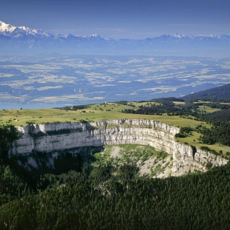 Le creux du Van en hélicoptère