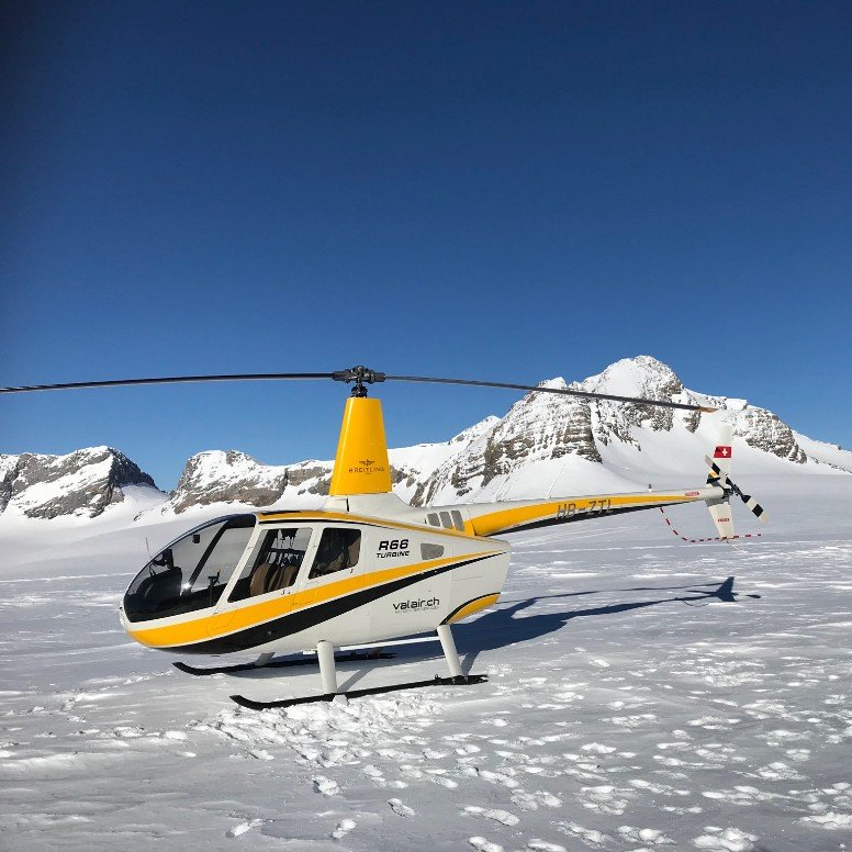 De puis Sitterdorf, atterrissage sur un glacier en hélicoptère