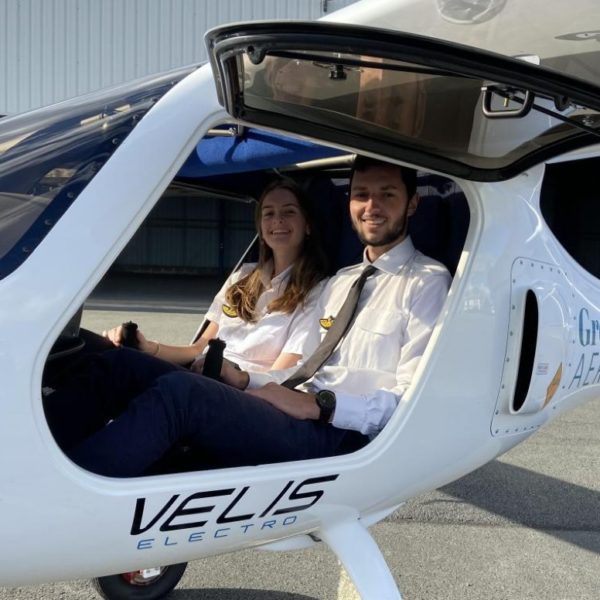 Habitacle du Vélis electro pour une initiation au pilotage depuis Épagny