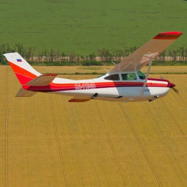 Cessna 182 für einen Flug über die Seen