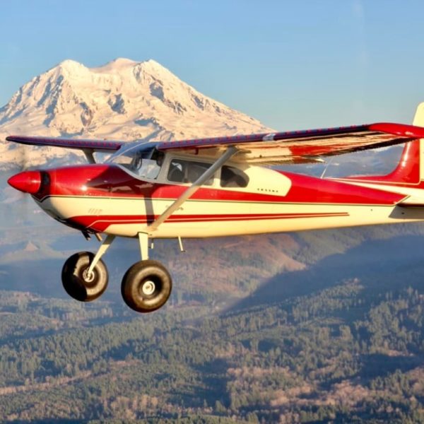 CESSNA 180 pour un vol vers le Cervin depuis Épagny en avion