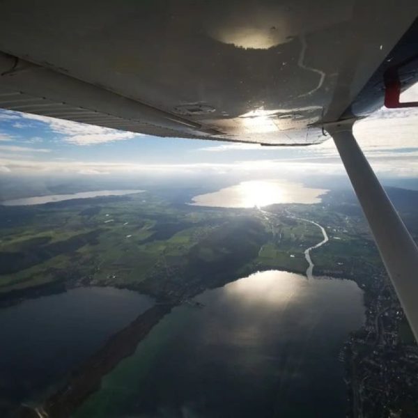 To the 3 lakes by plane from Épagny