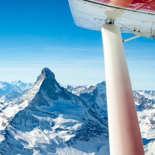 Vol ves le célèbre Cervin en avion depuis Buttwil