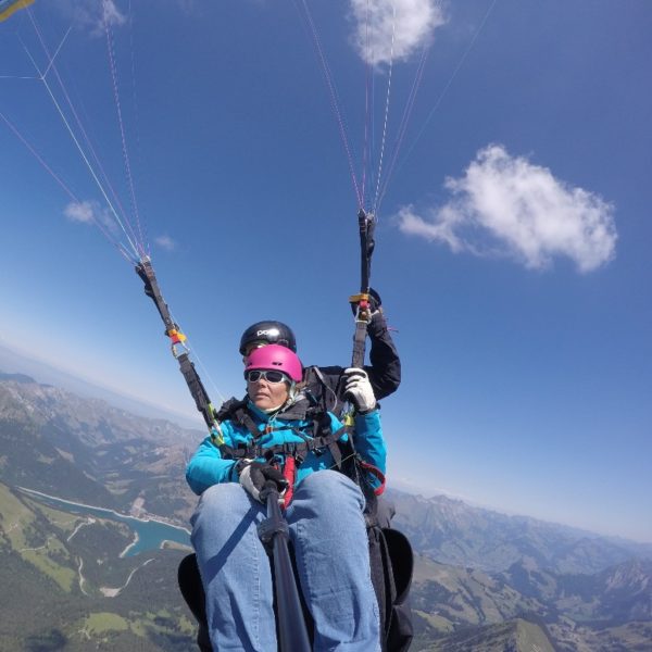 Vol depuis Château d'Oex vers la Gruyère en parapente biplace