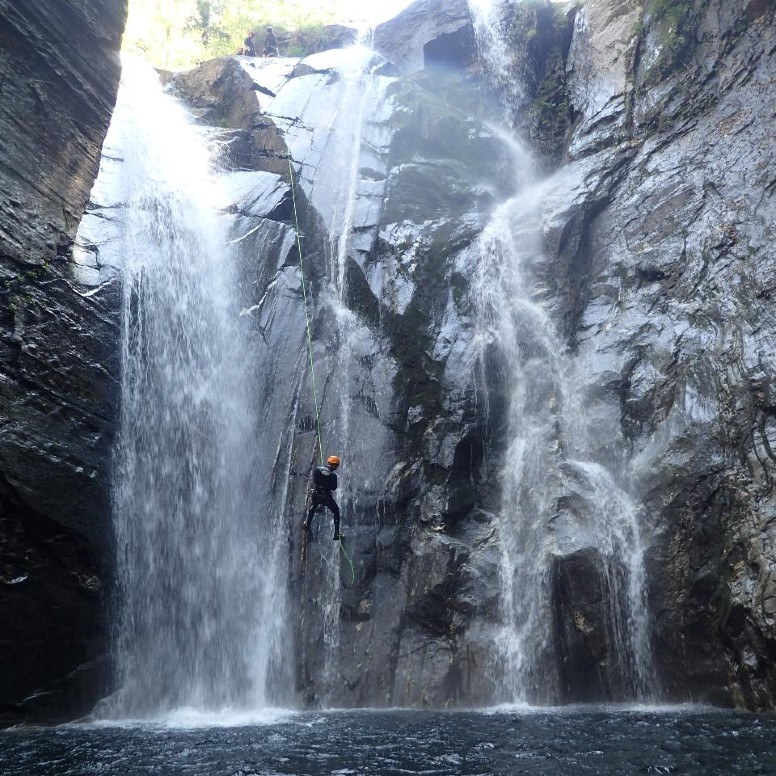 Cascade dans le Val Grande au Tessin