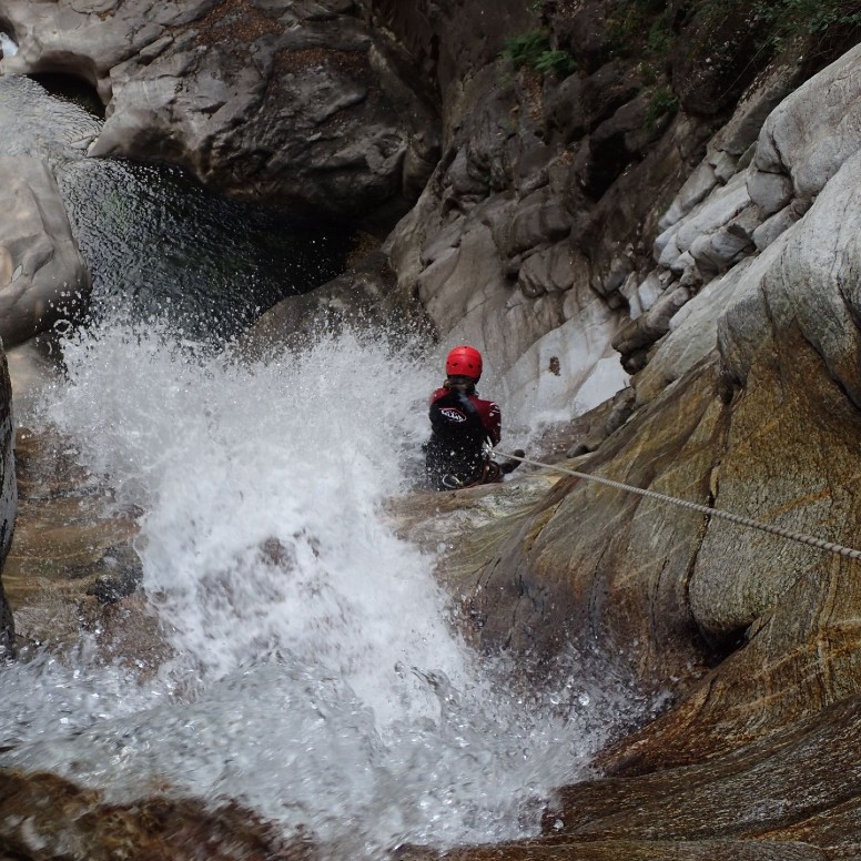 Rappel canyon Iragna au Tessin