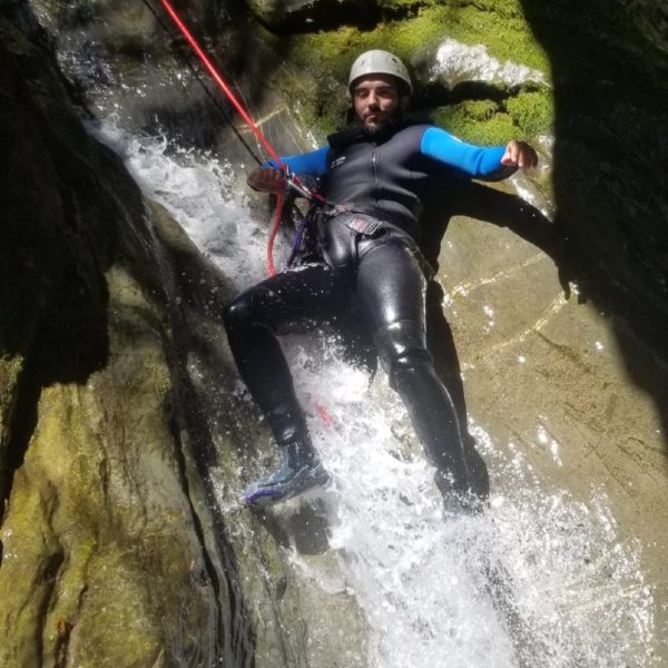 Discesa in corda doppia nel canyon di La Rogne