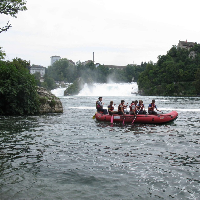 Fun rafting sur le Rhin aux pieds des chutes