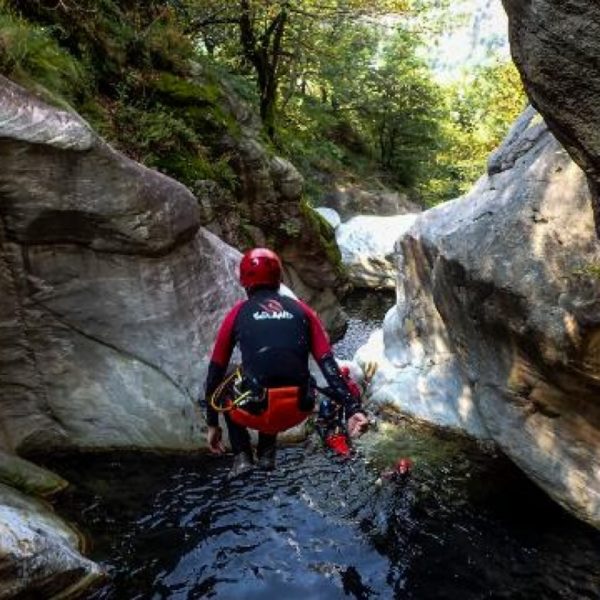 Sprung in den Boggera-Canyon im Tessin