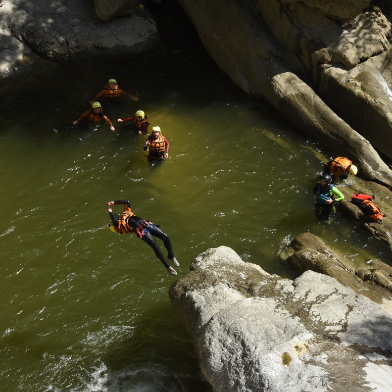 Canyoning dans le Chli Schliere dans l'Oberland bernois