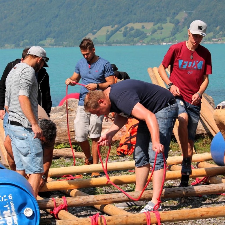 Construction de radeau à Lucerne au Lido