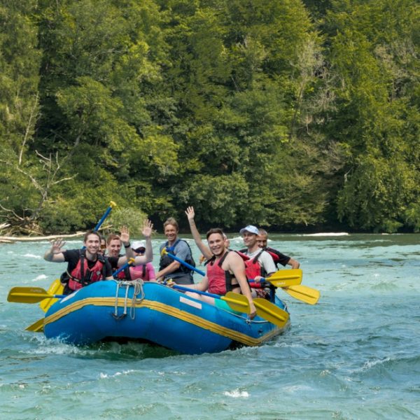 Sortie de classe avec de l'Easy rafting sur la Reuss