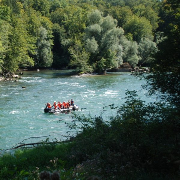 Easy rafting school run on the Reuss between Bremgarten and Mellingen