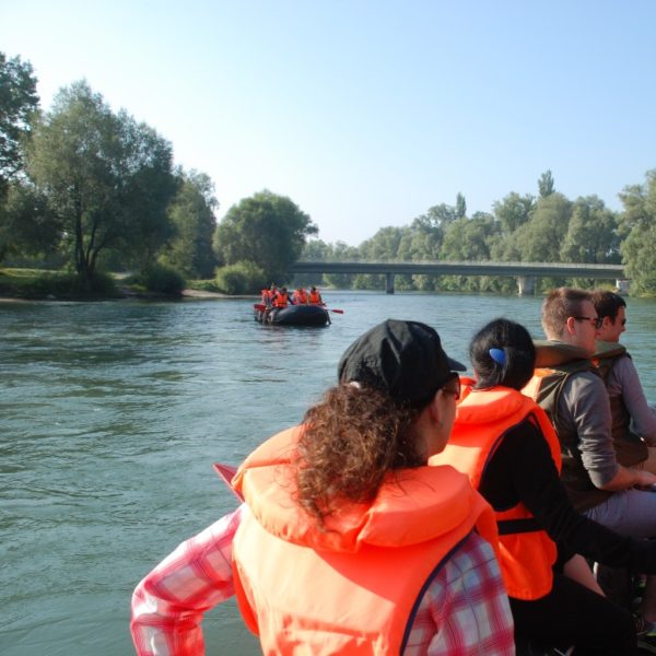 Easy rafting on the Reuss for a school run