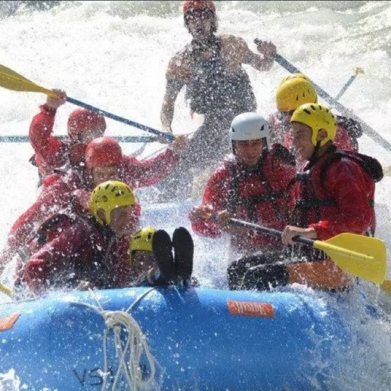 Easy rafting on the Sarine for a school run