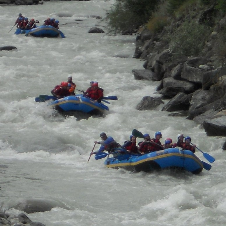 Course d'école sur la Viège en Valais