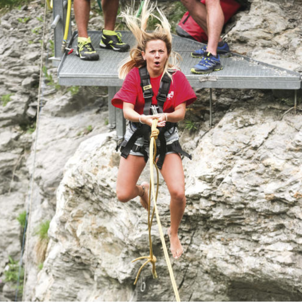 Swing canyon depuis une plateforme à Grindelwald