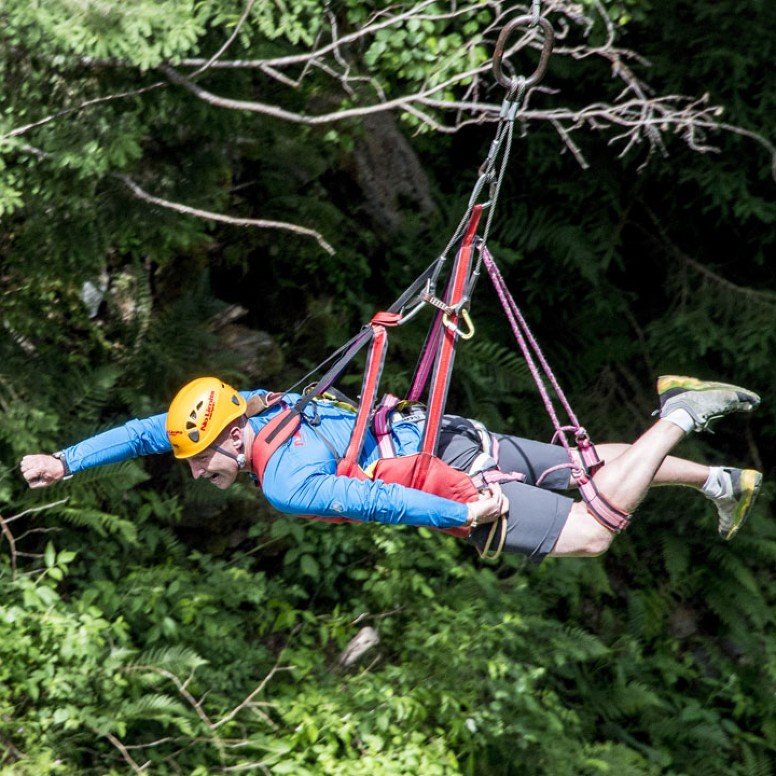 Pendulum jump from a bridge at Châtelard