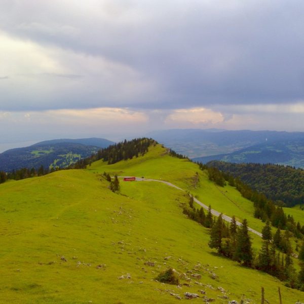 Depuis Berne-Belp pour un vol dans le Jura avec fondue en hélicoptère