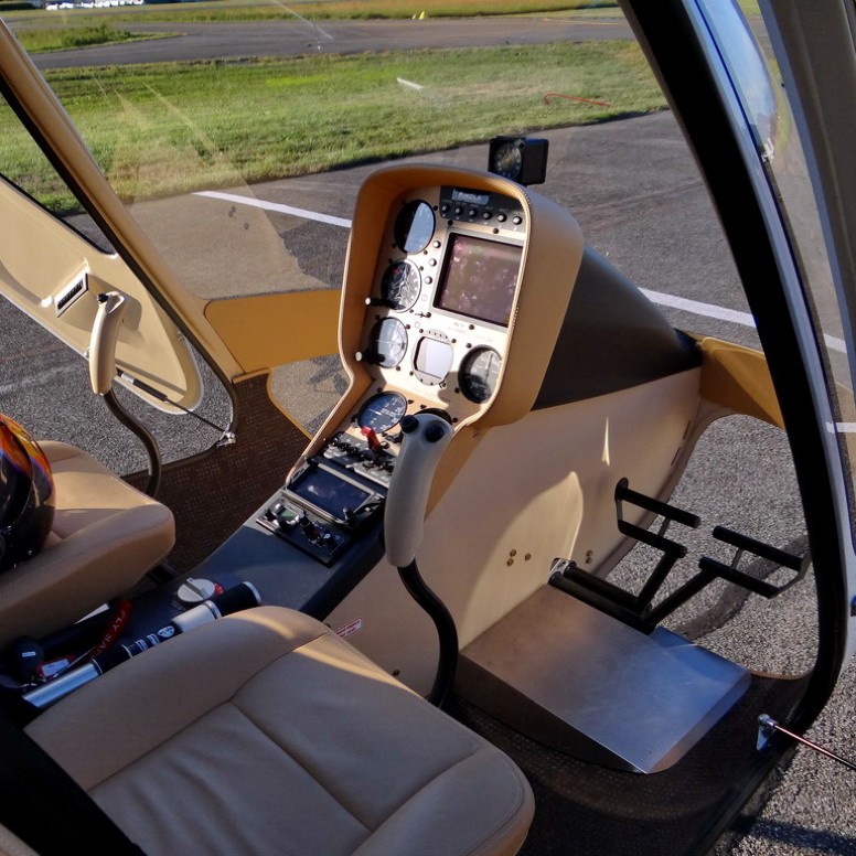 Cockpit of the Cabri G2 for an introductory flight from Épagny