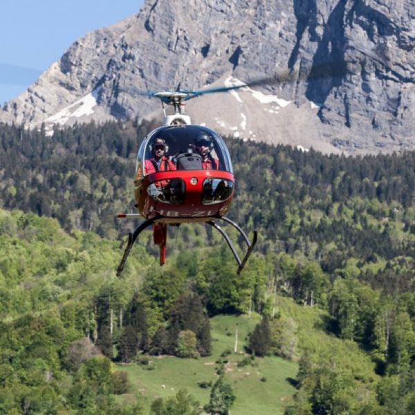 Einführung in das Fliegen eines Cabri G2 Hubschraubers von Belp aus