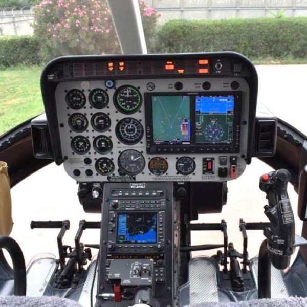 Cockpit Bell 407 für eine Einführung in die Fliegerei von Grenchen aus