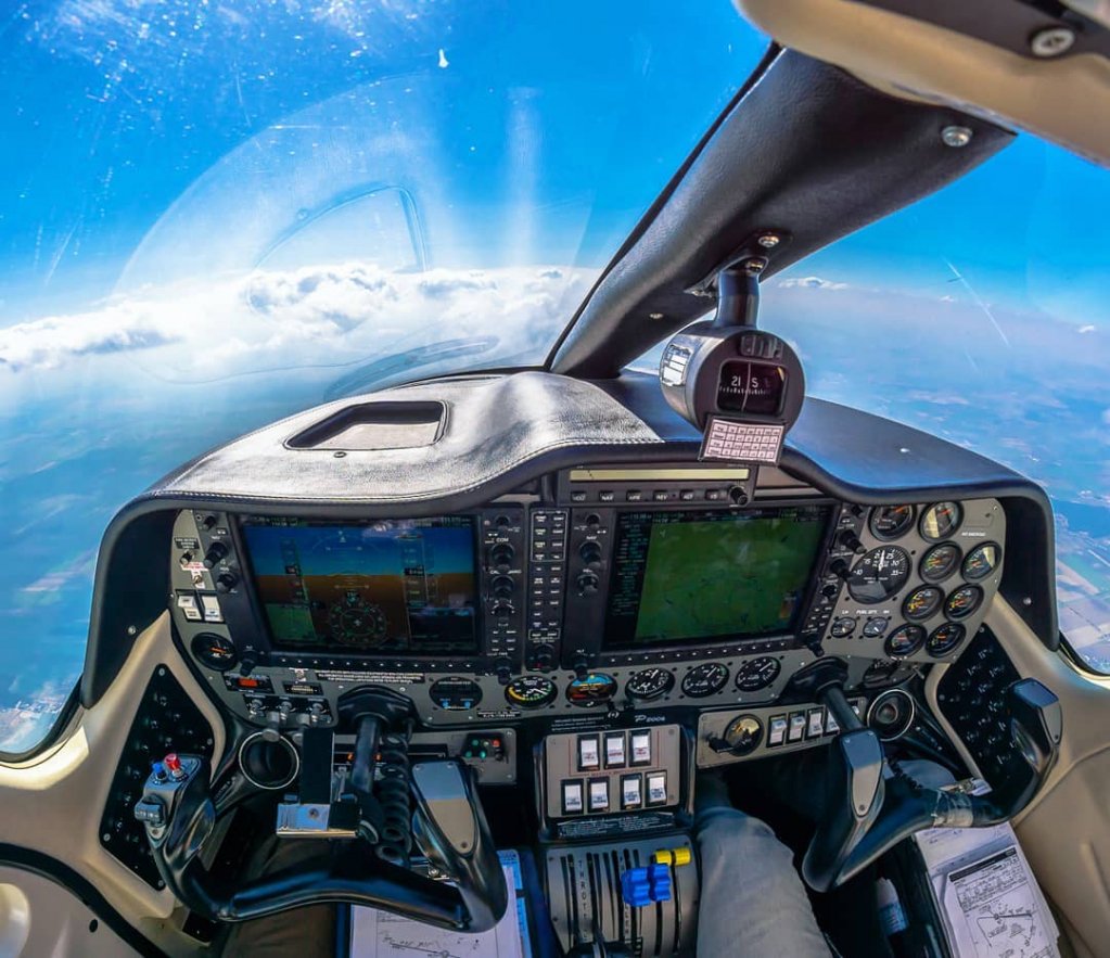 Cockpit tecnam P-mentor à Épagny