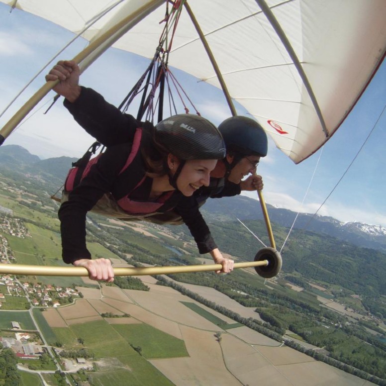 Hang-gliding tandem over the Surselva