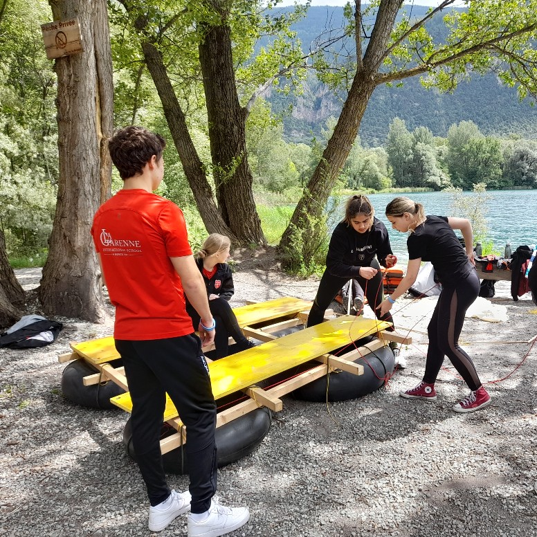 Construction de radeaux en Valais