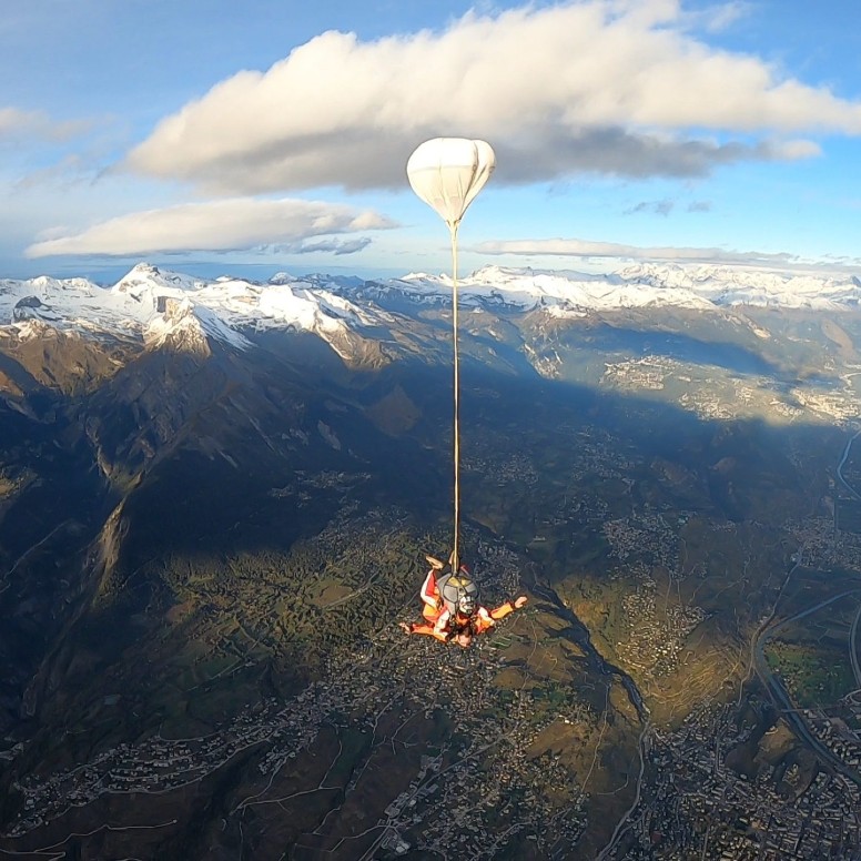 Freier Fall vor Öffnung des Fallschirms in Yverdon